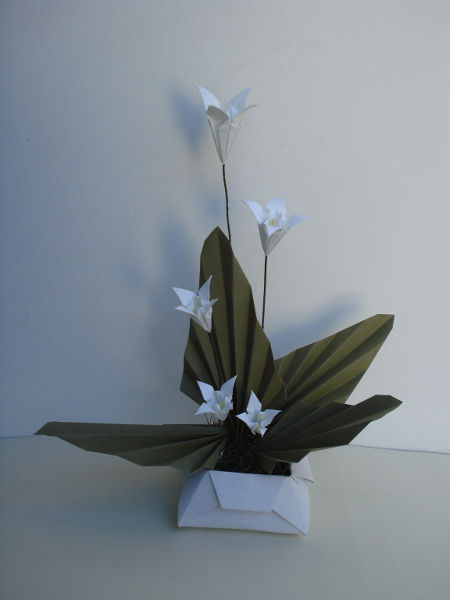 oribana arranjo lírios em origami